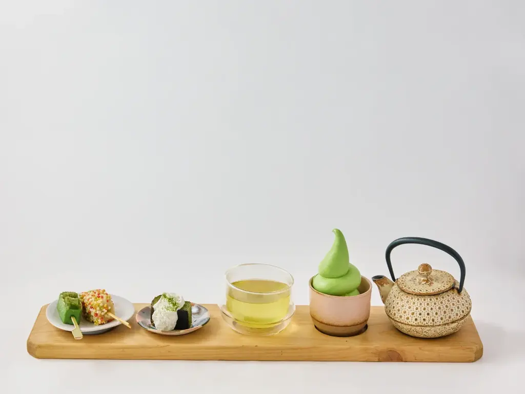 抹茶好き必見！新茶の季節にぴったりの「藤井茶園」茶葉使用“オール抹茶”の贅沢デザートプレートが6月1日（月）より装い新たに登場。夏季限定・至福の抹茶ソフトが主役のデザート6種と「抹茶クラウド」も 画像 2