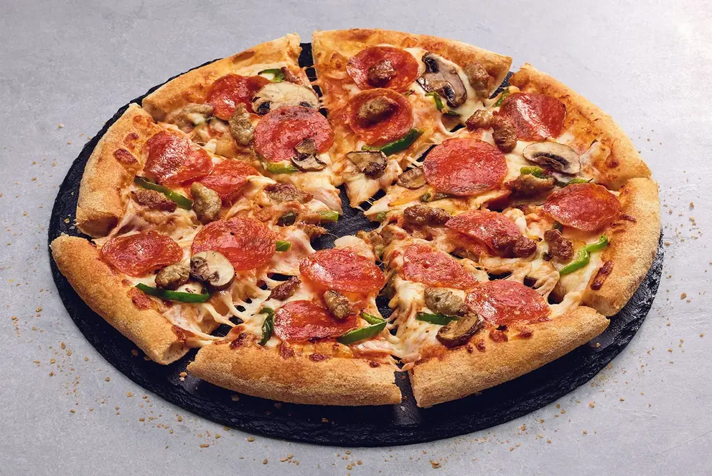 ドミノ・ピザ、ピザ全品Mサイズへのサイズアップ無料！「絶対に食べてほしいピザが、ドミノにある」キャンペーン6月15日（月）より14日間限定開催 画像 2