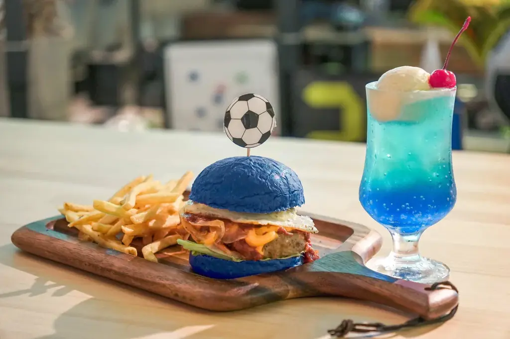 おふろcafe utatane で、とことん楽しむサッカー観戦イベントを実施中。おふろでラウンジで盛りあがろう 画像 4