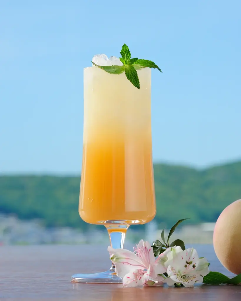 【ホテルグランヴィア岡山】ひんやり、涼しいホテルで味わう夏。岡山が誇る夏の恵みを映した「岡山県産白桃パフェ」 画像 3