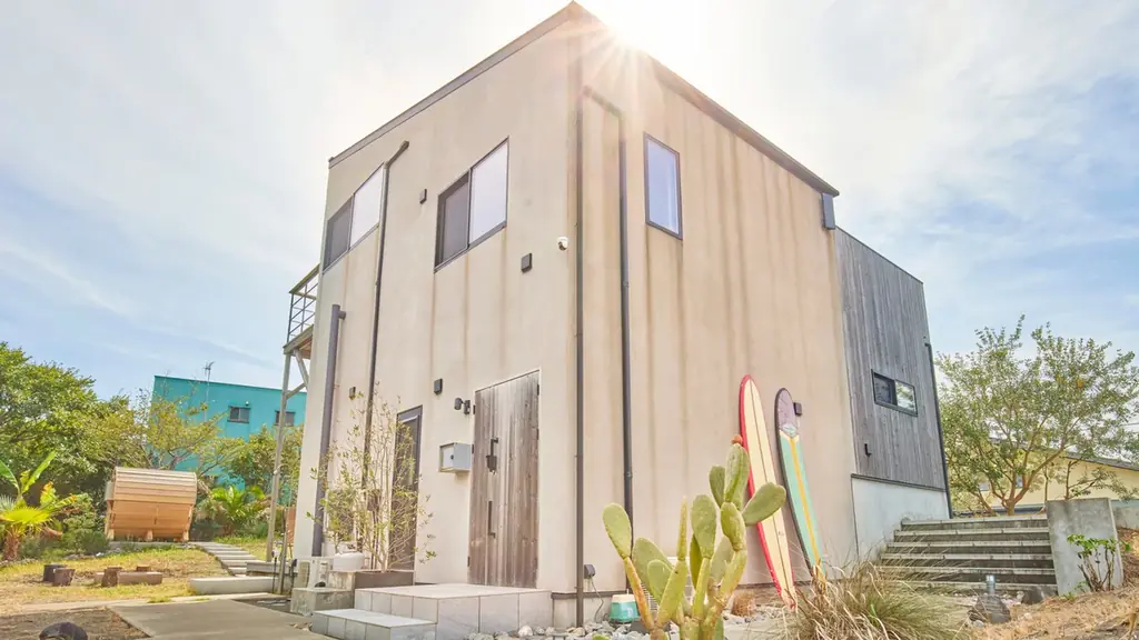 東シナ海の青い海と夕日を一望｜最大12名で貸し切る、プール＆サウナ付きヴィラが沖縄・今帰仁に誕生 画像 15