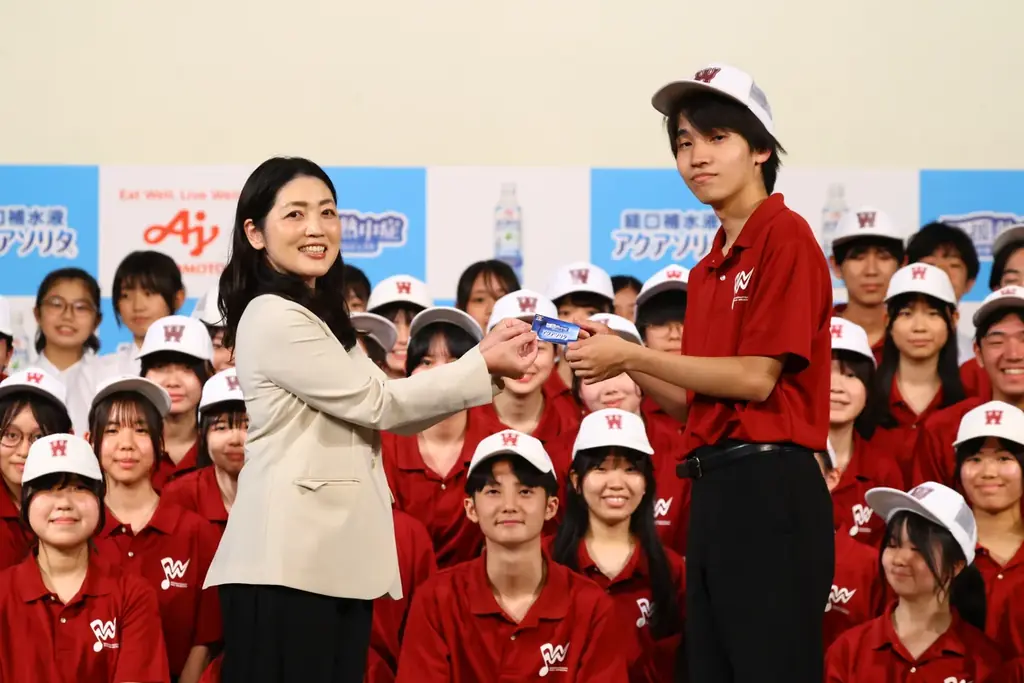 ファンケルとTOPPAN、早稲田実業学校高等部の吹奏楽部員に体表温を色で見える化する「示温シール」を試験提供 画像 2