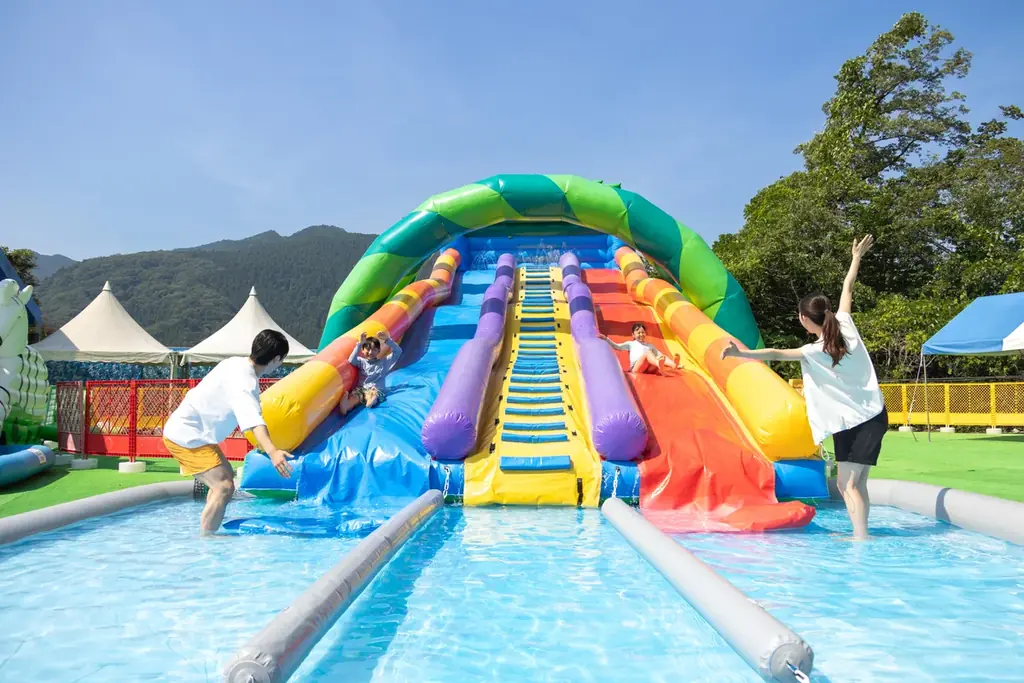 真夏なのに水温一桁台！？関東最大級の屋外水遊び広場「スプラッッッシュカーニバル」6/27(土)オープン。今年は「映画クレヨンしんちゃん」のコラボコンテンツが登場 画像 7