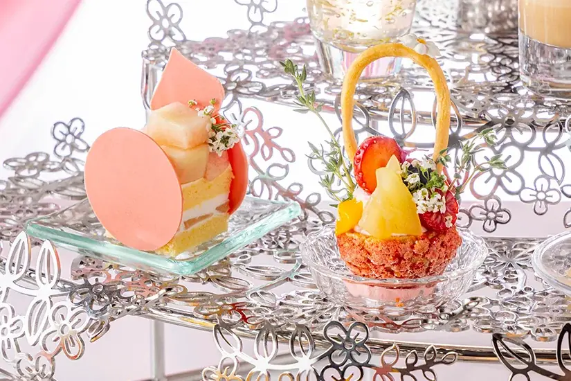 【ヒルトン東京お台場】みずみずしい桃を多彩に味わう、夏限定「ピーチ アフタヌーンティー」　桃スイーツ9種に、スコーン＆サンドイッチのテーブルサービスも 画像 2
