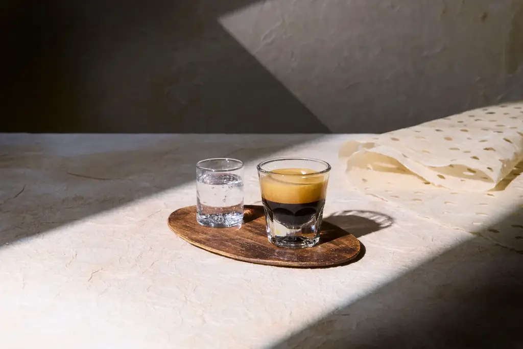 ブルーボトルコーヒー、アイスエスプレッソドリンクの常識を刷新。京都のウォータードリップ文化に着想を得た「Kyoto-Style Espresso」が新たに登場 画像 3