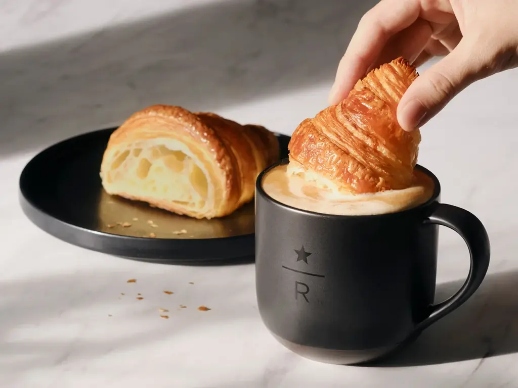 カフェベーカリー“スターバックス リザーブ® カフェ”　レモンとコーヒーの爽快な味わいを楽しむビバレッジと新作コルネッティが登場アイスビバレッジと楽しむ“サマーディップスタイル”もご提案 画像 5