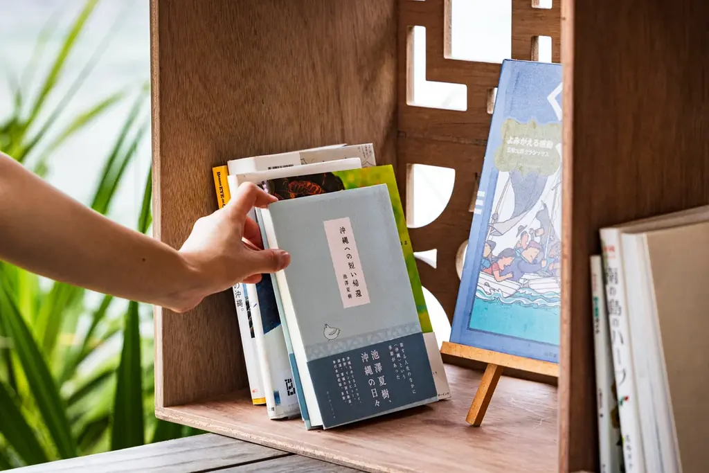 【バンタカフェ】潮風が抜ける崖の上に「海風ブックガーデン」が誕生！うちなんちゅが選んだ100冊に出会う秋のイベント「よんなーBOOK days」開催 画像 3