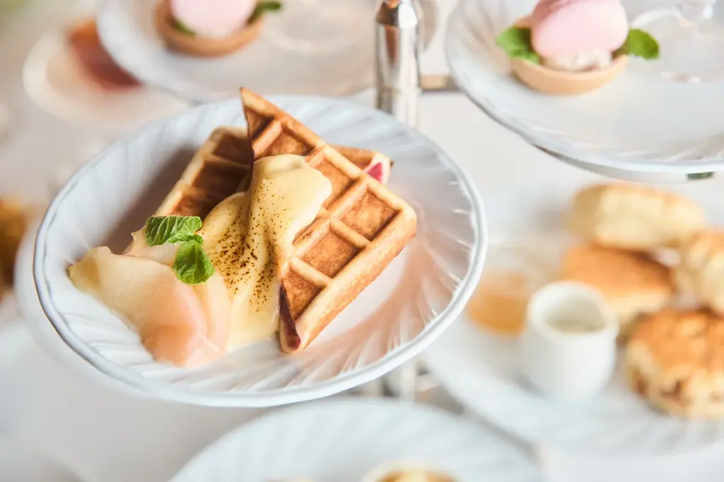 【六本木】極上の桃スイーツを味わうご褒美アフタヌーンティーが期間限定で登場！ 画像 2