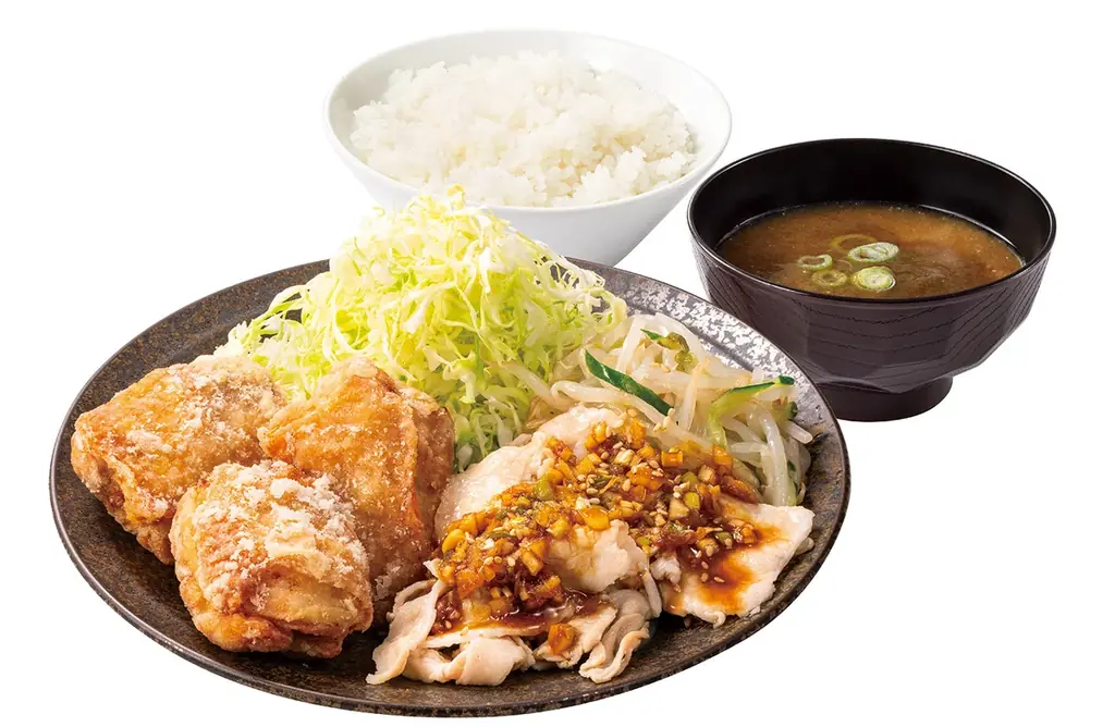 ごはんが進む夏のごちそう、塩にんにく香るからあげと豚しゃぶで。「塩にんにくからあげと豚しゃぶ盛り定食」からやまで販売開始！ 画像 2