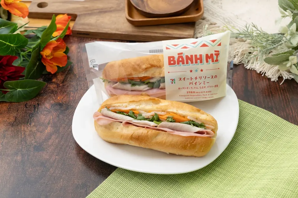 セブン-イレブンからベトナムの人気サンドイッチをアレンジした「スイートチリソースのバインミー」が新発売 画像 3