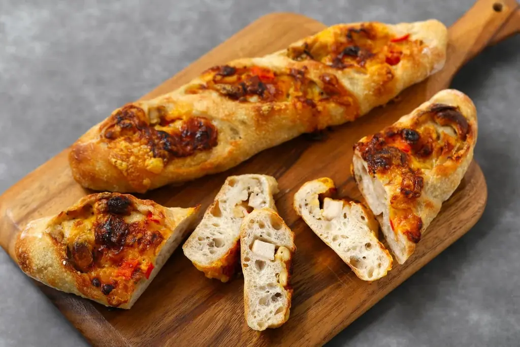 【もちもち食感の桃スイーツパン】「バゲットラビット」より累計販売数104万個※1突破の「ブール」から爽やかな桃の甘み×まろやかなチーズクリームを掛け合わせたハイブリッドな夏限定フレーバーが新登場！ 画像 6