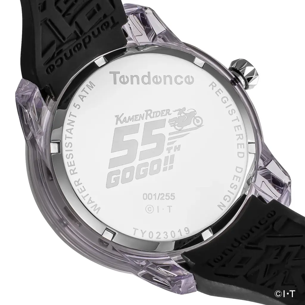 風車ダイナモが回転！変身ベルト“タイフーン”を腕もとに。スイス生まれの時計ブランドTendenceは、『仮面ライダー』放送55周年を記念したコラボレーションウォッチを世界限定255本で発売。 画像 6