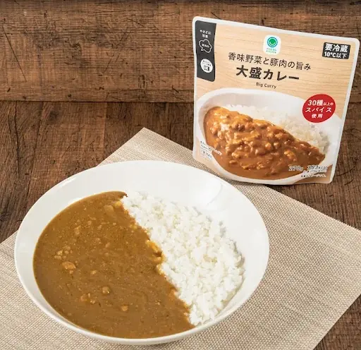 さらさらスパイスカレー派？定番とろとろカレー派？カレー好き500人に聞いたカレーの最新事情を発表！ファミマル担当者が本気で選んだ「ファミマル夏の推しカレー」も大公開！ 画像 15