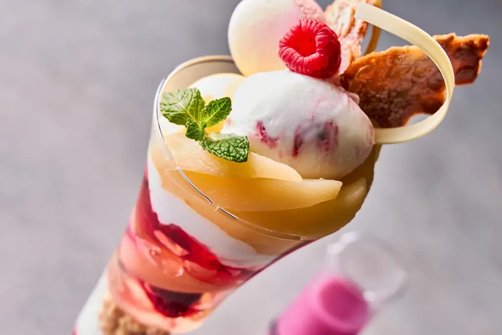 【ホテルメトロポリタン】メザニンラウンジ「すずかけ」爽やかな香りに包まれる夏のご褒美「Seasonal Parfait」 画像 2