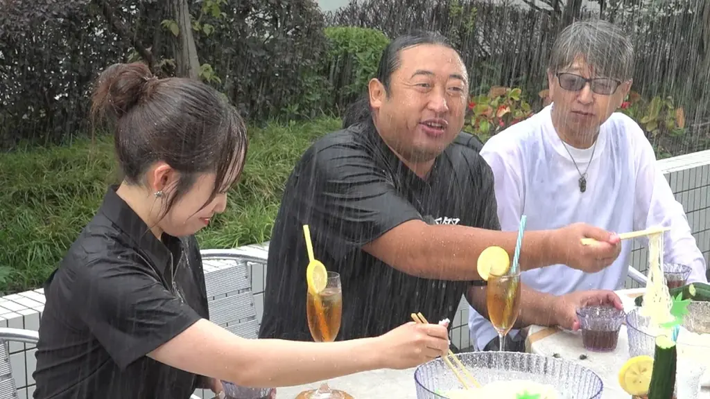メ〜テレ『秋山の楽しすぎる約30分』でロバート秋山 “雨を全く気にしないバラエティ“で ズブ濡れに！？秋山「梅雨でロケの内容を変更するのは大変。視聴者の皆さんも、雨の画に慣れて」 画像 6