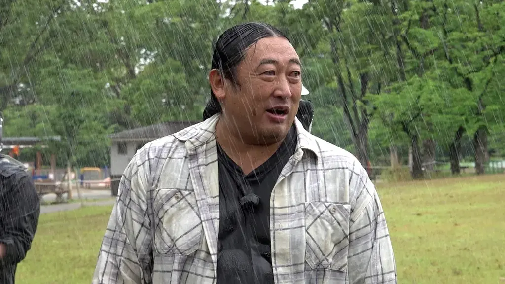 メ〜テレ『秋山の楽しすぎる約30分』でロバート秋山 “雨を全く気にしないバラエティ“で ズブ濡れに！？秋山「梅雨でロケの内容を変更するのは大変。視聴者の皆さんも、雨の画に慣れて」 画像 7