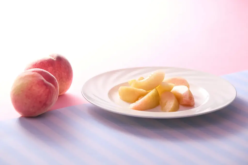 【タカノフルーツパーラー】食べ放題のみずみずしい桃の果肉と、桃づくしのスイーツとセイボリーが味わえるタカノフルーツティアラ 画像 1