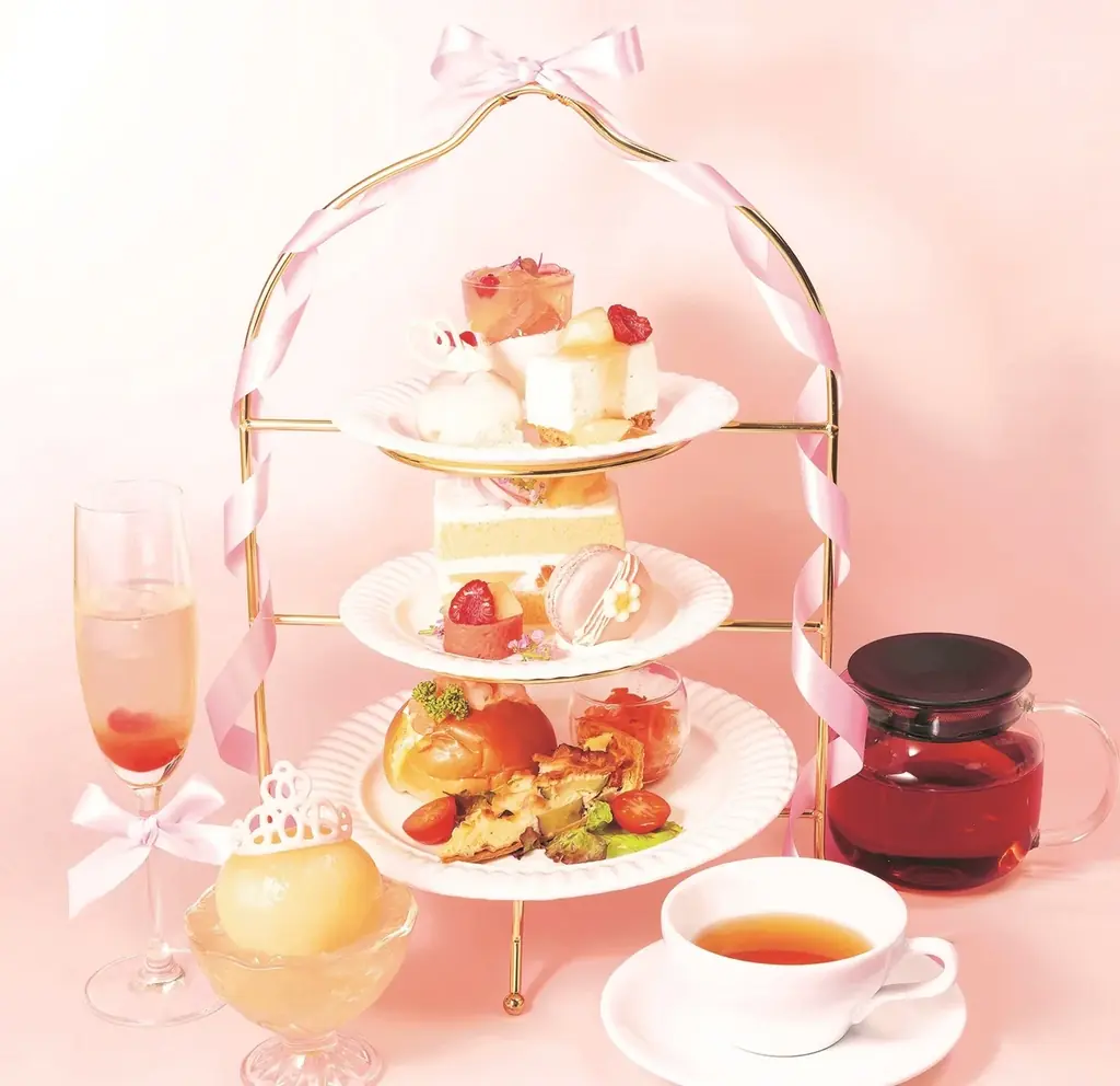 フルーツ＆スイーツカフェ「フルフルール 近鉄あべのハルカス店」で毎年大人気❝桃❞スイーツが７月１日(水)からスタート　昨年好評だった桃のアフタヌーンティーがアップデートされ今年も登場！ 画像 2