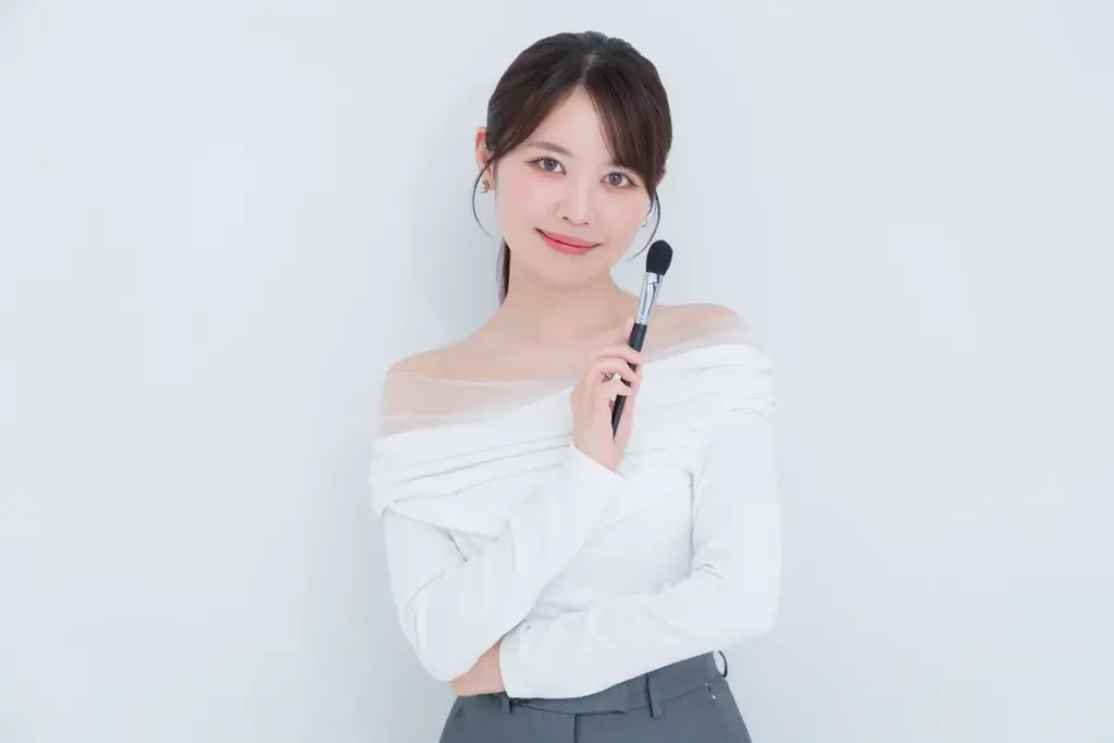ニフティキッズ、”アイドルメイクの神”として人気の次世代ヘアメイクアーティスト「夢月」氏が子どもたちのメイク・コスメに関する悩みに答えるコラボ企画を実施 画像 2
