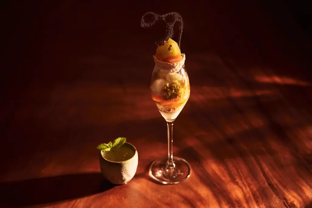 1 Hotel Tokyo「NiNi Bar」、本日6月22日（月）よりコース仕立ての「デザート&カクテル」を提供開始　第一弾は旬のメロンを味わうデザートとカクテルのペアリング 画像 3