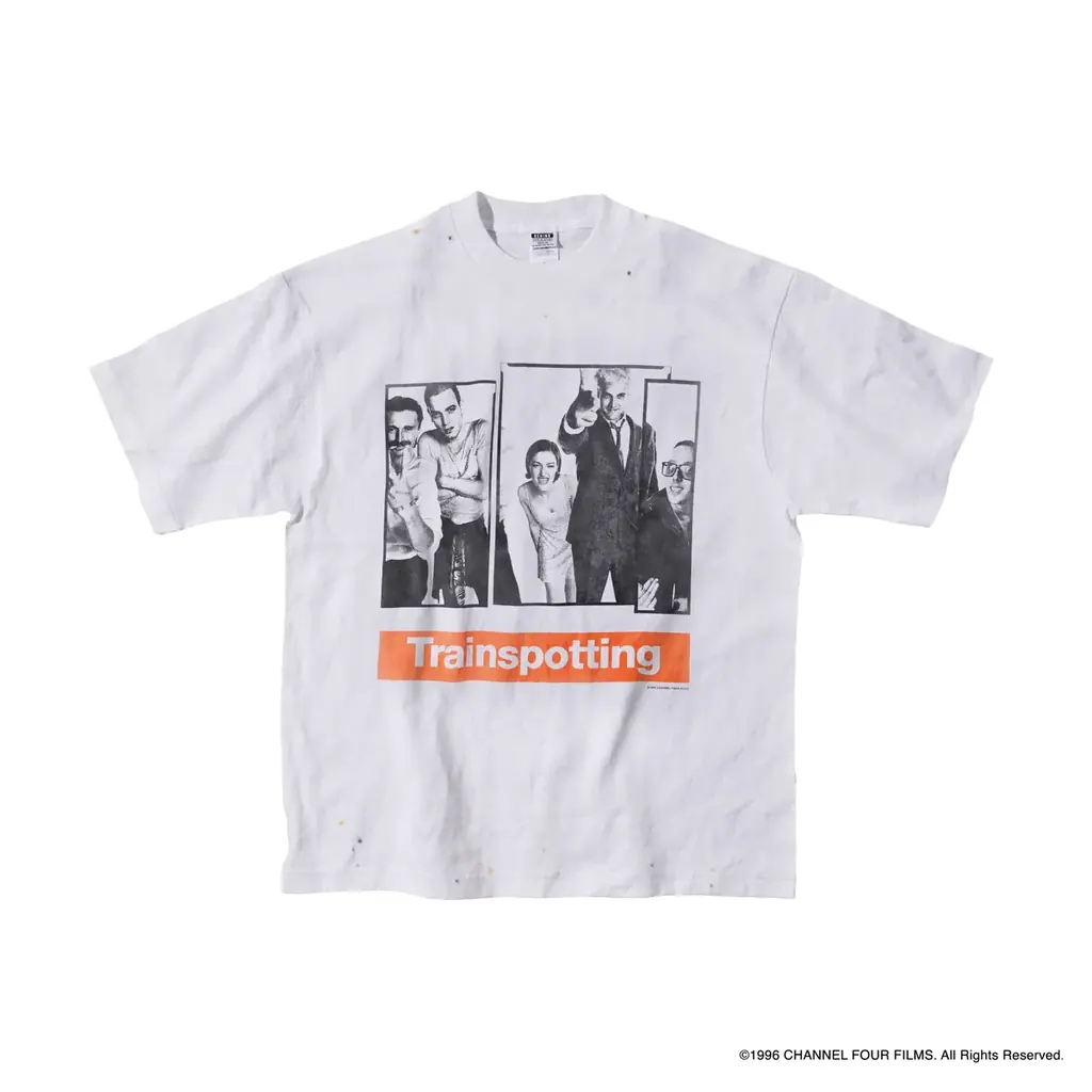 Behind the Scenes®、映画『トレインスポッティング』公開30周年プロジェクト完結編となる公式ライセンスTシャツを発表。バーニーズ ニューヨーク オンラインストアにて受注販売開始。 画像 2