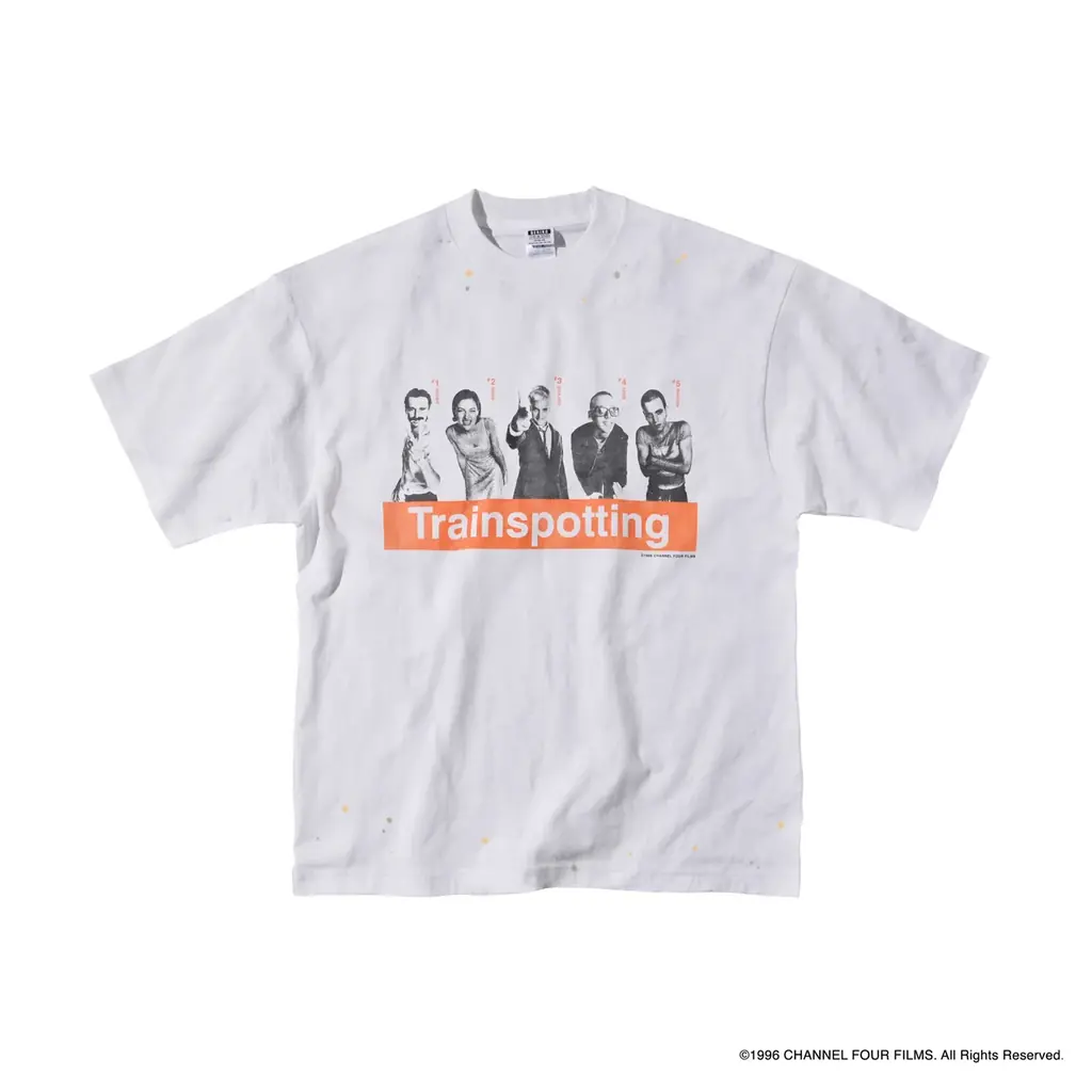 Behind the Scenes®、映画『トレインスポッティング』公開30周年プロジェクト完結編となる公式ライセンスTシャツを発表。バーニーズ ニューヨーク オンラインストアにて受注販売開始。 画像 9