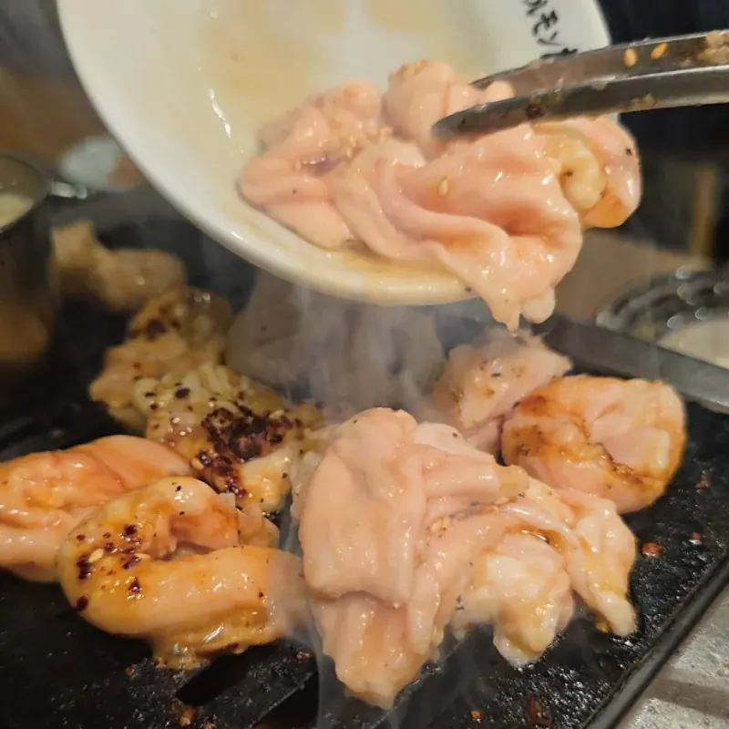 【焼肉ホルモンたけ田×映画『口に関するアンケート』】公開を記念して期間限定タイアップメニューを発売！映画観賞券や非売品ステッカーが当たるプレゼントキャンペーンも 画像 7