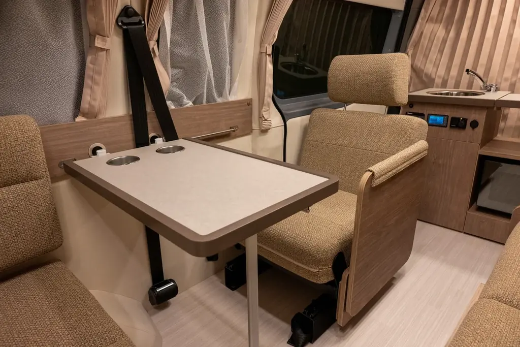 270通りの選択ができるキャンピングカー「レクビィ プラス LIV’N（リビン）ワイド」を東京キャンピングカーショーに出展。 画像 4