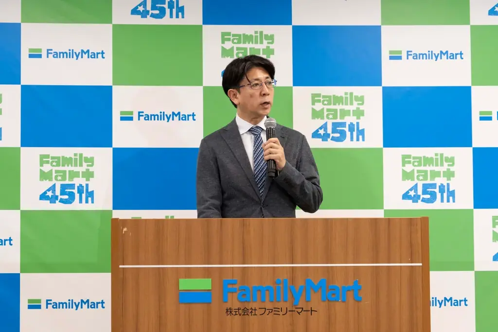 ＜イベント事後レポート＞「味わうごほうびフルーツシリーズ」フラッペ発表会・試食会を開催4人組コーラスグループ「モナキ」が登壇し、夏にぴったり新味フラッペを飲んで“決め顔食レポ”を披露！ 画像 2