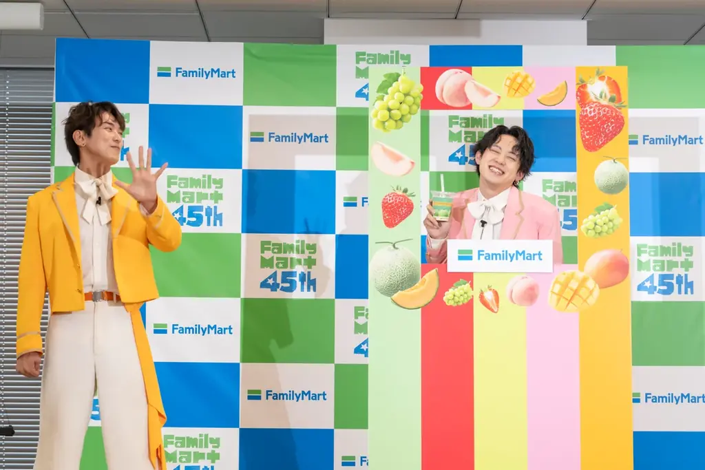 ＜イベント事後レポート＞「味わうごほうびフルーツシリーズ」フラッペ発表会・試食会を開催4人組コーラスグループ「モナキ」が登壇し、夏にぴったり新味フラッペを飲んで“決め顔食レポ”を披露！ 画像 5