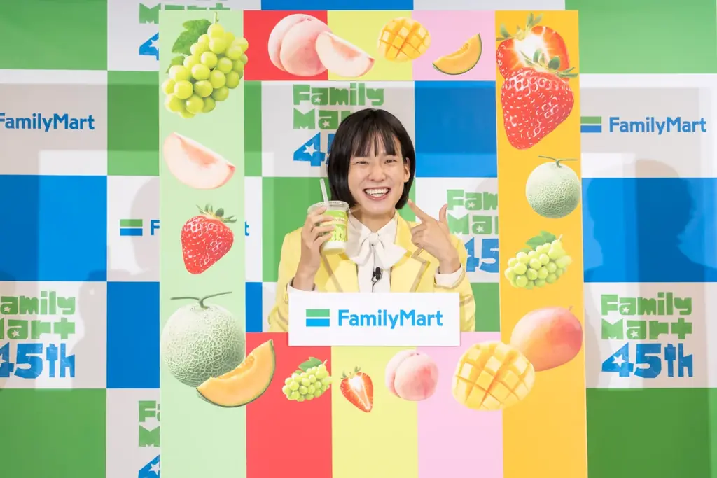 ＜イベント事後レポート＞「味わうごほうびフルーツシリーズ」フラッペ発表会・試食会を開催4人組コーラスグループ「モナキ」が登壇し、夏にぴったり新味フラッペを飲んで“決め顔食レポ”を披露！ 画像 6