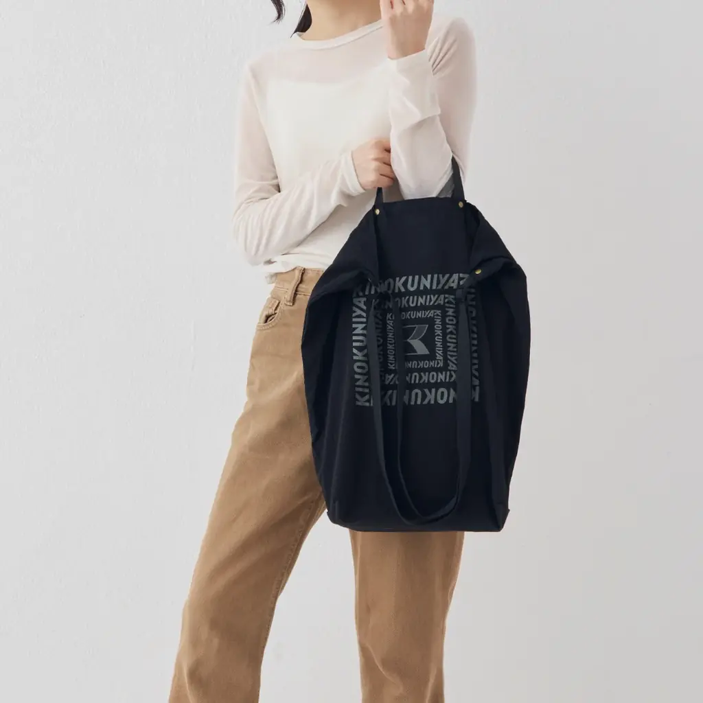 【紀ノ国屋】両手が自由に使える「折りたたみクロスボディバッグ」が登場！ 画像 2