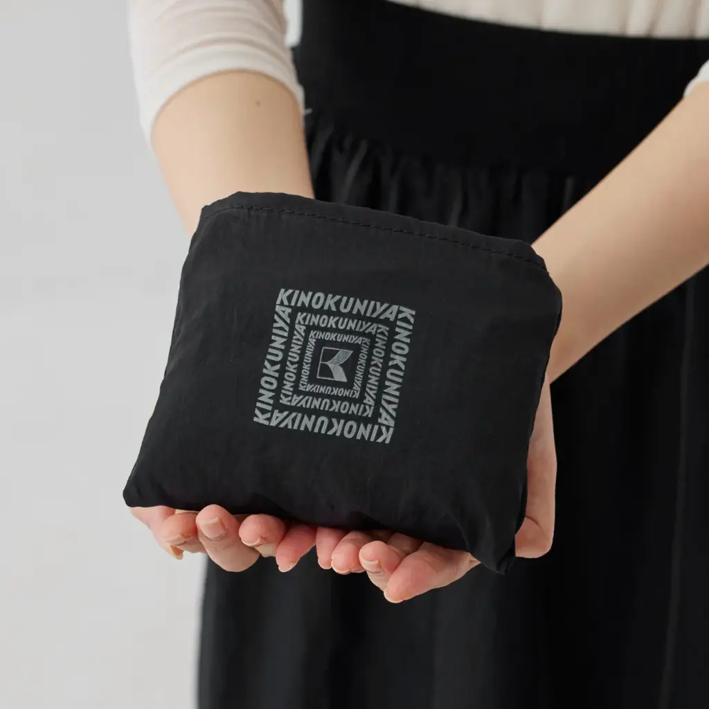 【紀ノ国屋】両手が自由に使える「折りたたみクロスボディバッグ」が登場！ 画像 3