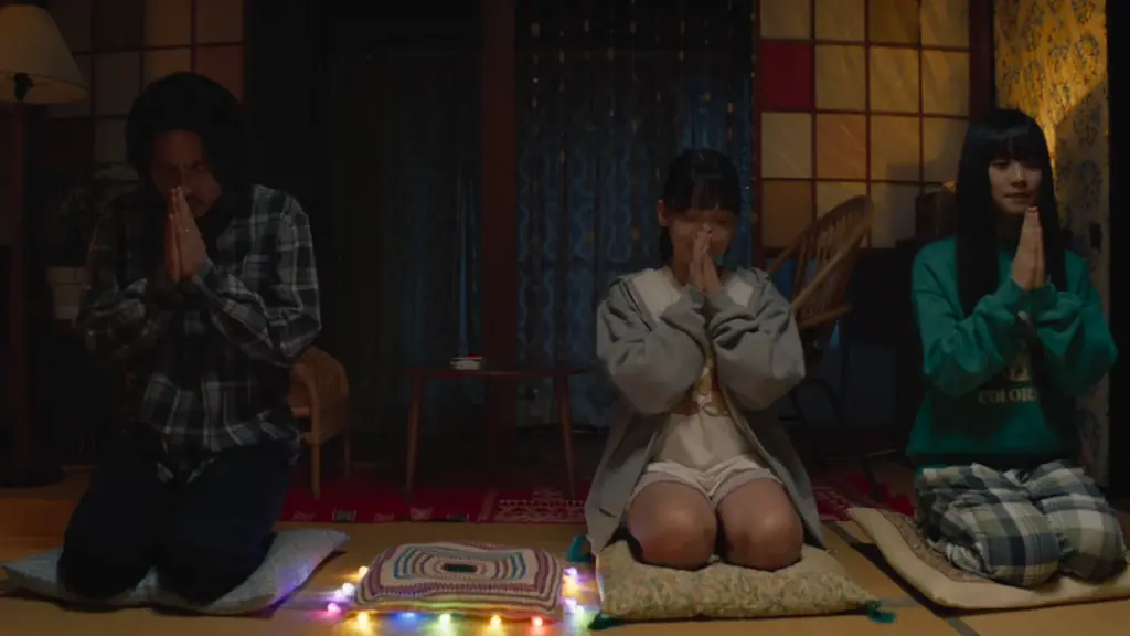 くるりの名曲「ばらの花」が主題歌に決定！ 映画『見えない娘 THE INVISIBLES』主題歌入りの本予告・追加場面写真6点を解禁 画像 2