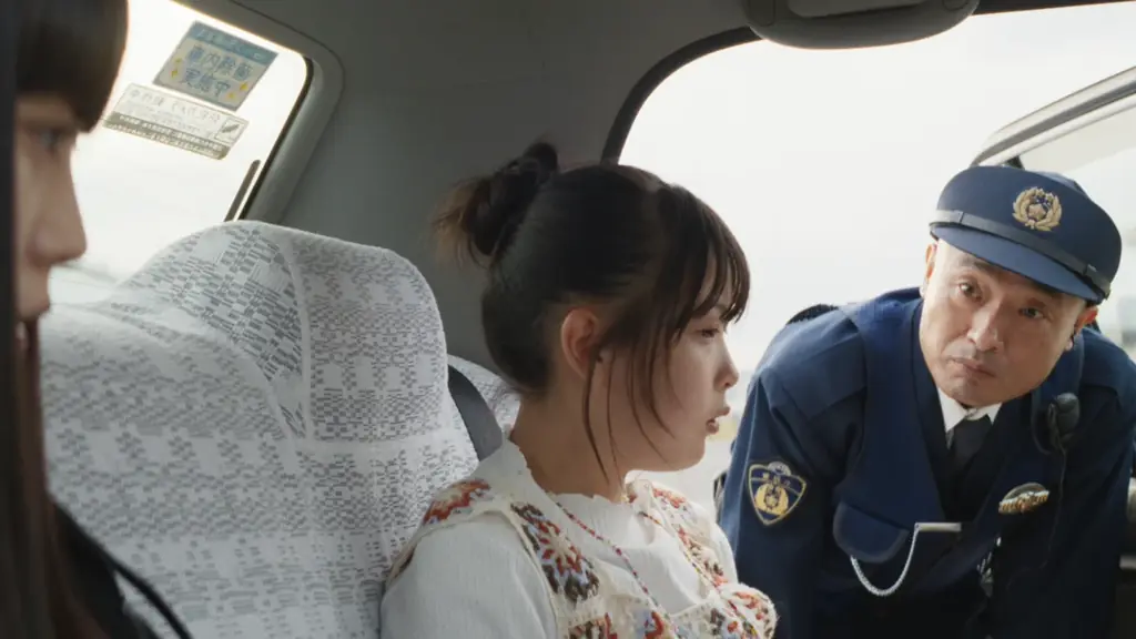 くるりの名曲「ばらの花」が主題歌に決定！ 映画『見えない娘 THE INVISIBLES』主題歌入りの本予告・追加場面写真6点を解禁 画像 7