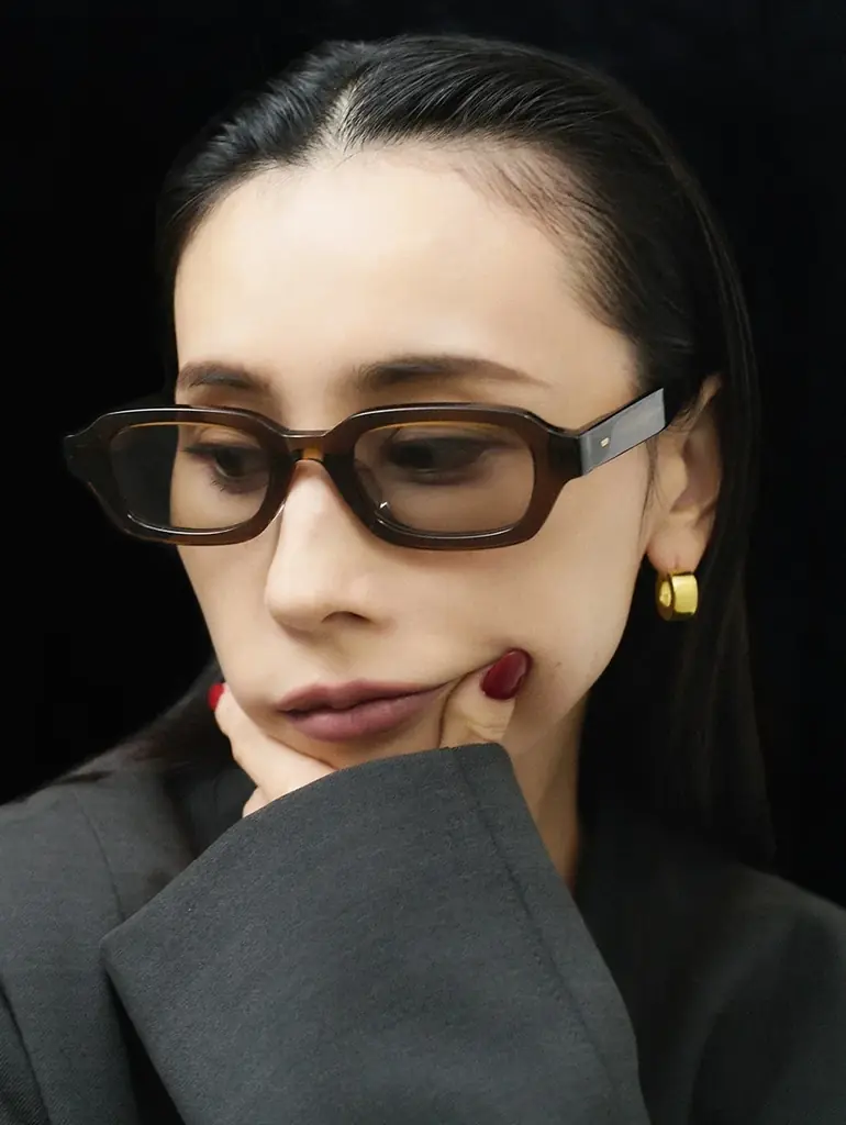 メガネブランド「Zoff」とファッションブランド「Ameri」ディレクター黒石奈央子とのコラボレーションアイウェア「Zoff｜Naoko Kuroishi」店頭販売決定 画像 4
