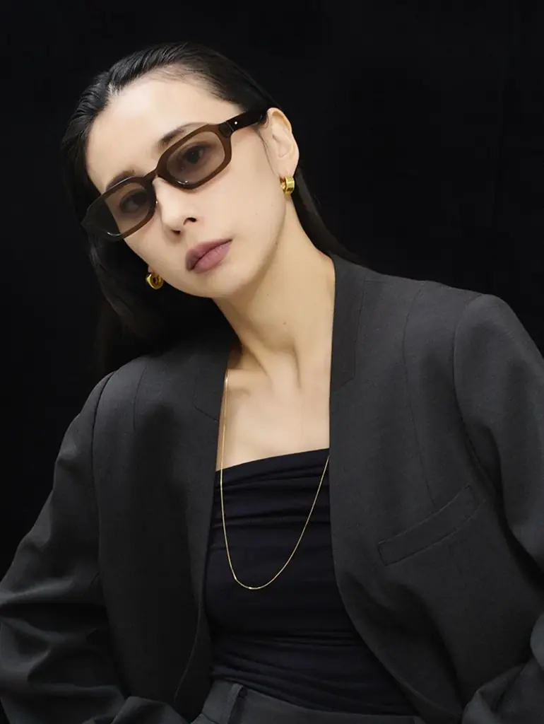 メガネブランド「Zoff」とファッションブランド「Ameri」ディレクター黒石奈央子とのコラボレーションアイウェア「Zoff｜Naoko Kuroishi」店頭販売決定 画像 5