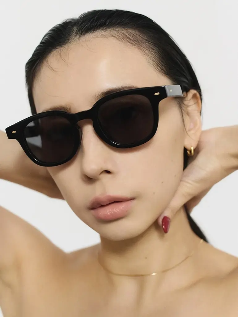 メガネブランド「Zoff」とファッションブランド「Ameri」ディレクター黒石奈央子とのコラボレーションアイウェア「Zoff｜Naoko Kuroishi」店頭販売決定 画像 7
