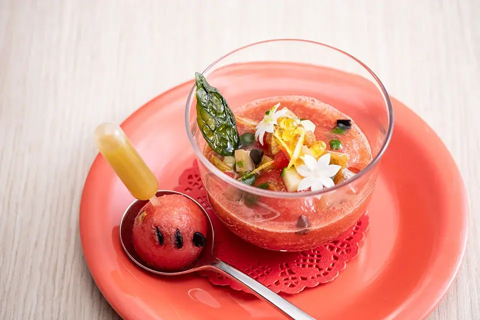 パノラマ夜景に酔いしれる夏の夜。美陵鰻のキッシュや牛肉トマトファルシーなど、心躍るディナーコースが登場！大阪エクセルホテル東急がお届けする、夏野菜と大阪産食材の夏限定メニューが7月1日より販売開始。 画像 6