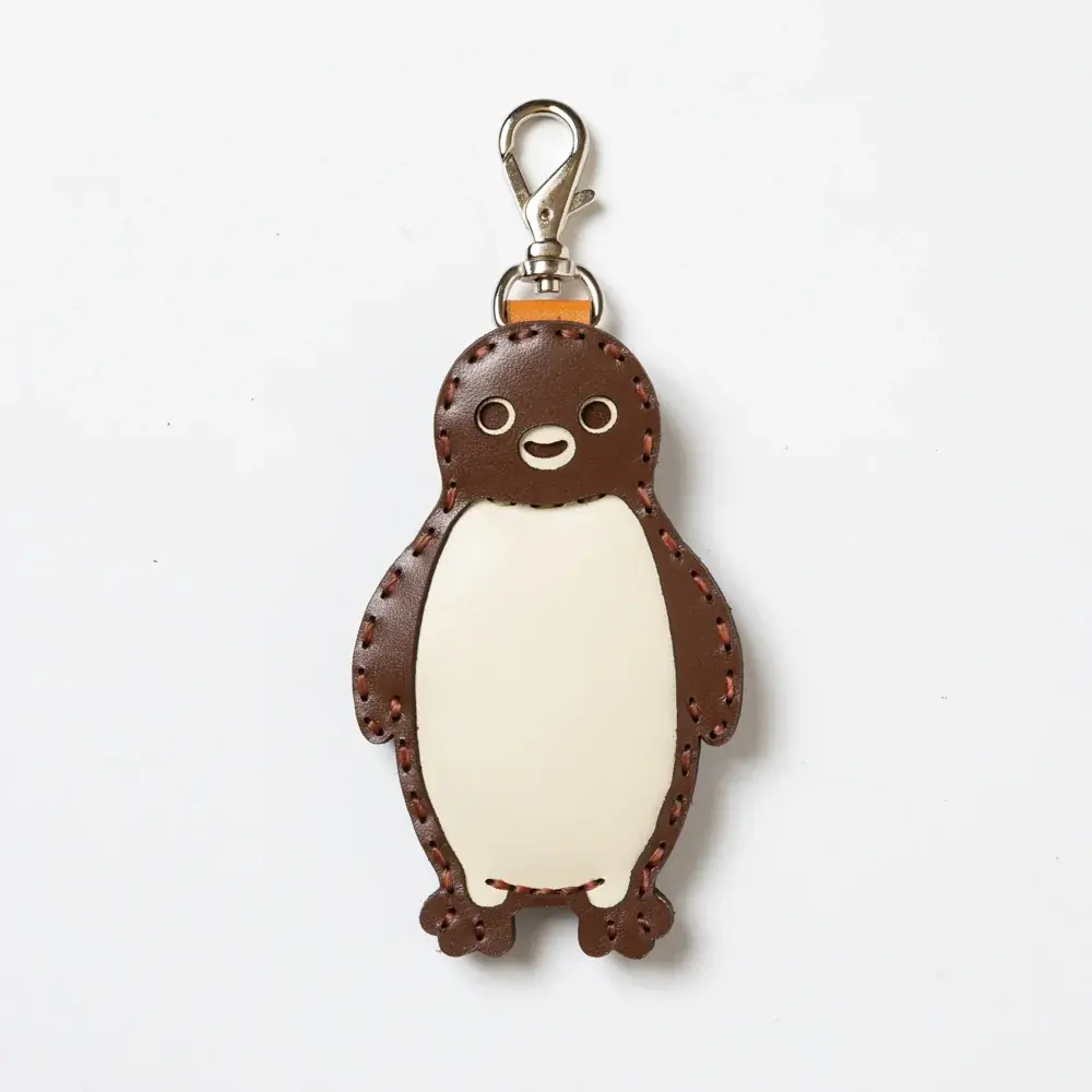 「Suicaのペンギン」が手縫いのレザーアイテムに！ハンドメイドレザーブランド「OJAGA DESIGN」とのコラボコレクションが登場！ 画像 14