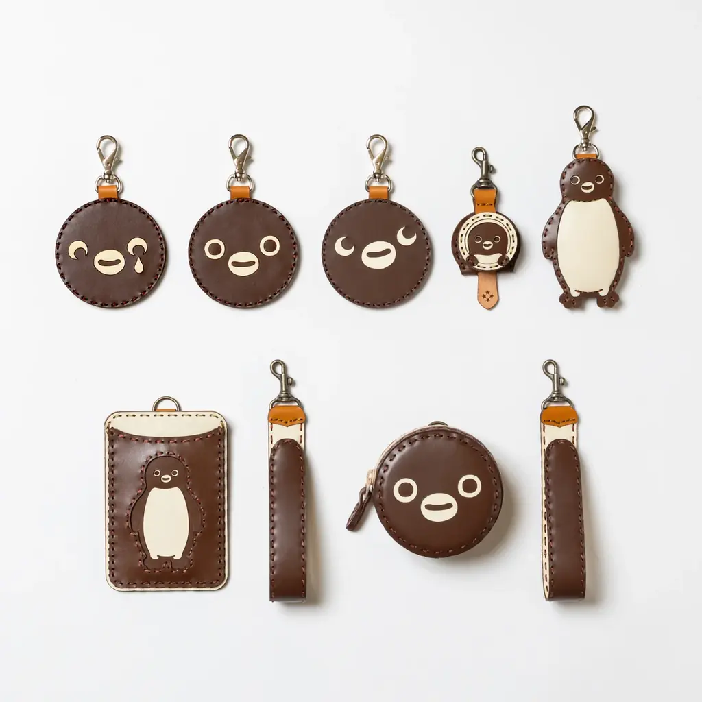 「Suicaのペンギン」が手縫いのレザーアイテムに！ハンドメイドレザーブランド「OJAGA DESIGN」とのコラボコレクションが登場！ 画像 2