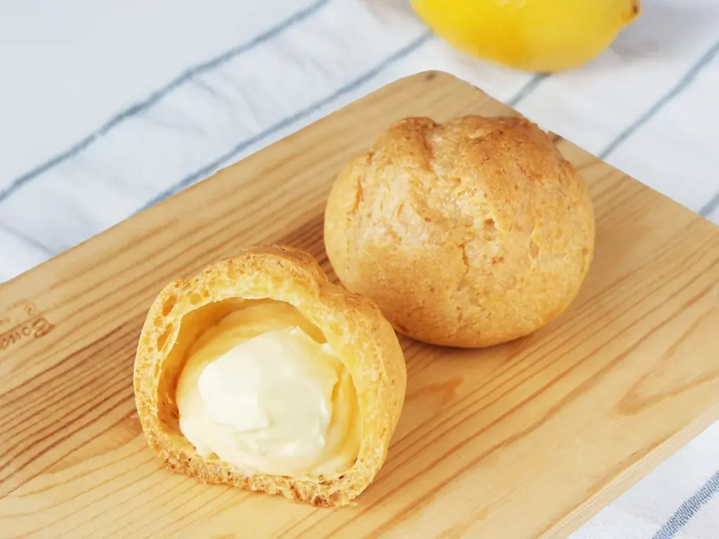 夏限定、瀬戸内レモンを味わう冷蔵スイーツ2品を新発売「おいしさとろけるシュークリーム 瀬戸内レモン」「本格濃厚チーズスフレ 瀬戸内レモン」 画像 2