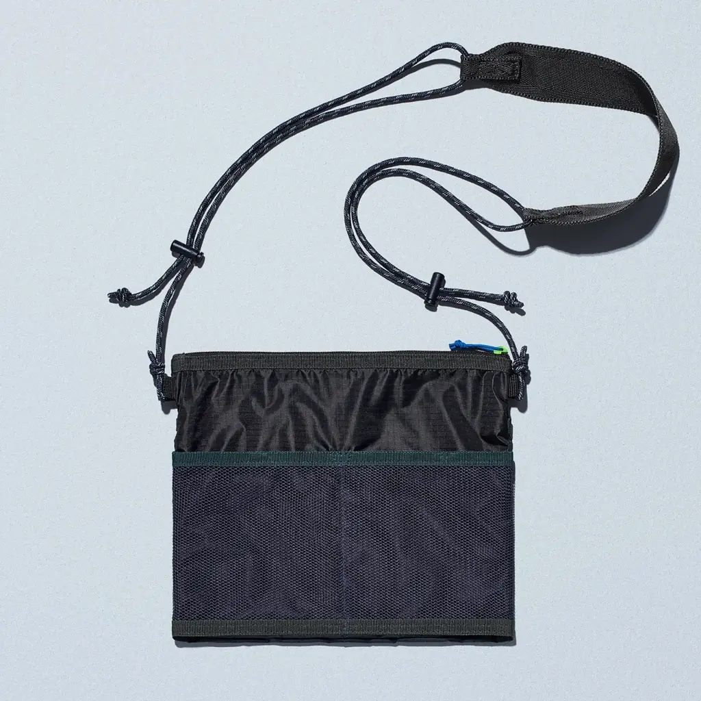 サコッシュ新発売
