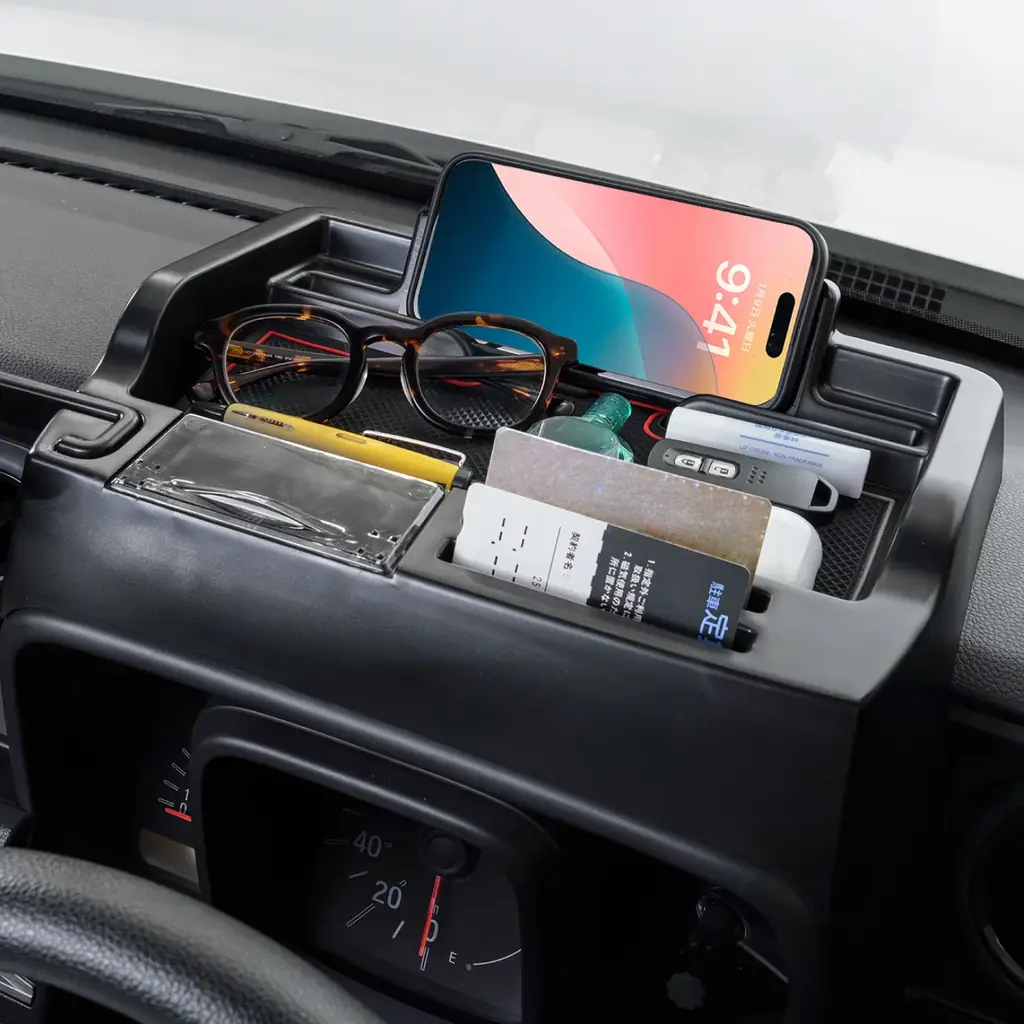 N-VANの車内がもっと快適に。専用設計の多機能「ダッシュボードトレイ」を販売開始。スマホスタンド・ホルダー・カード収納・コインケース・フリースペースを1台に集約、工具不要30秒で設置。発売記念価格も 画像 16