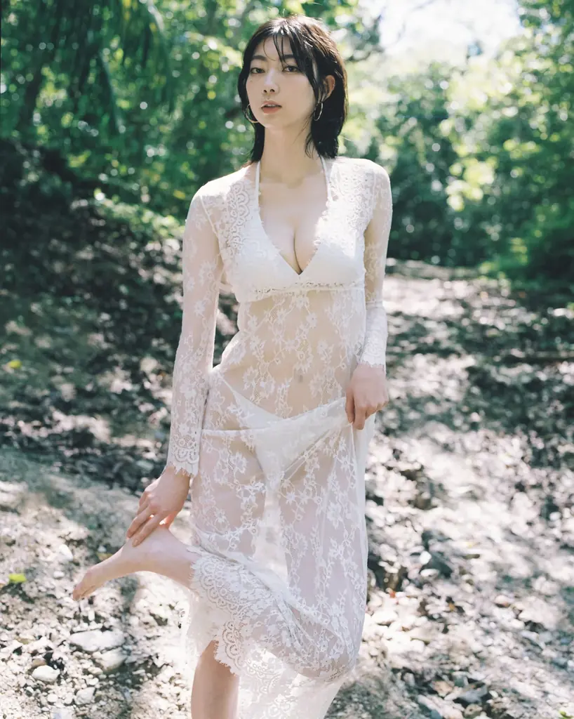 身長180cmの圧巻プロポーション！俳優・モデルの蔦谷里華ファースト写真集『泥中の華』が8月19日（水）発売！ 画像 3