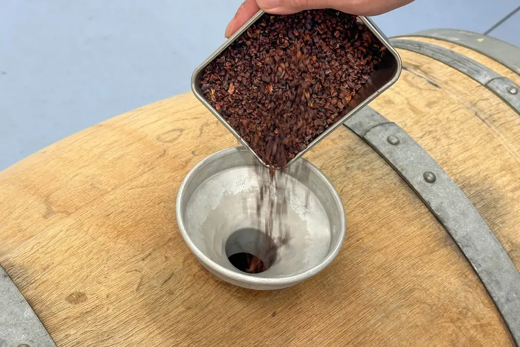 カカオ豆をラム樽へ！独自の熟成技術で生まれた冷やして美味しい、ラム香る夏限定のチョコレートが登場 画像 2