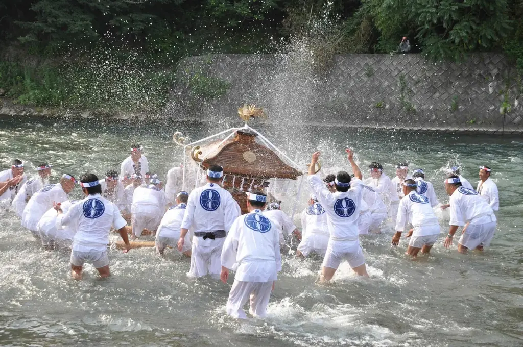 秩父湯元 武甲温泉にて「秩父川瀬祭り」の応援企画を開催。お子さまへのアイスキャンディプレゼントや「川瀬祭り限定ソフトクリーム」販売など 画像 5