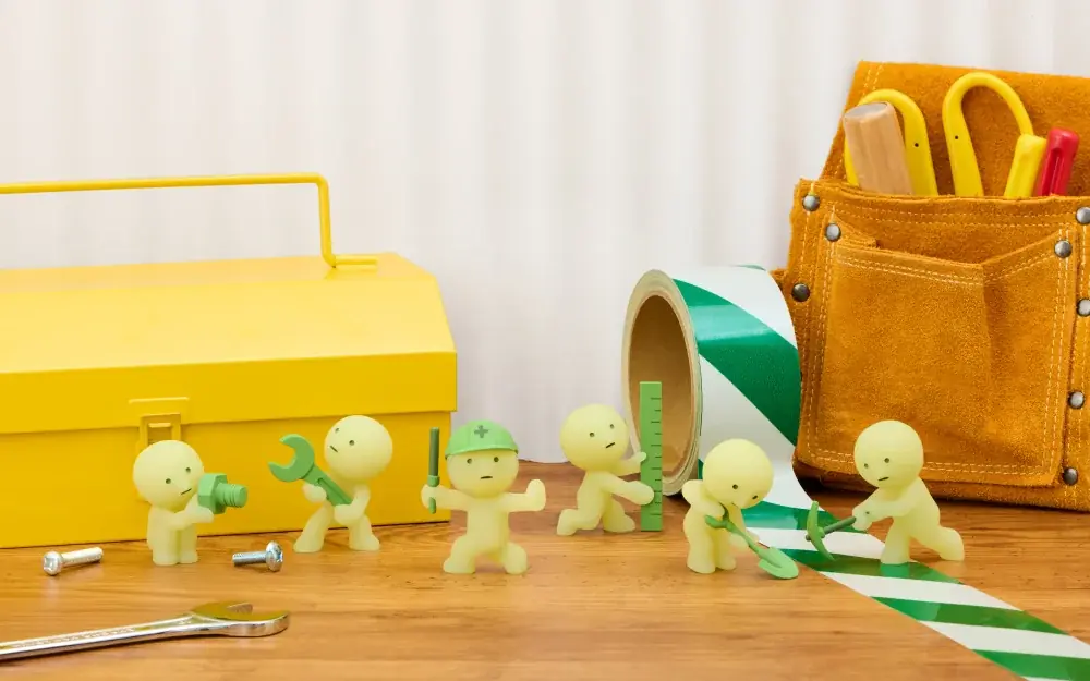 お部屋のスミで工事中…？あなたを見守るスミが好きな妖精「スミスキー」より、『SMISKI Construction Series』が7月9日(木)に発売。 画像 2