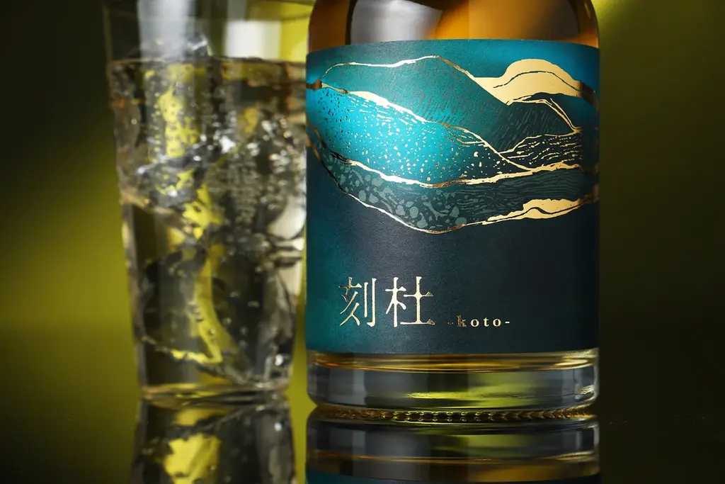 バーボン樽熟成した琥珀色のクラフトジン「刻杜 -koto-」が販売開始 画像 2