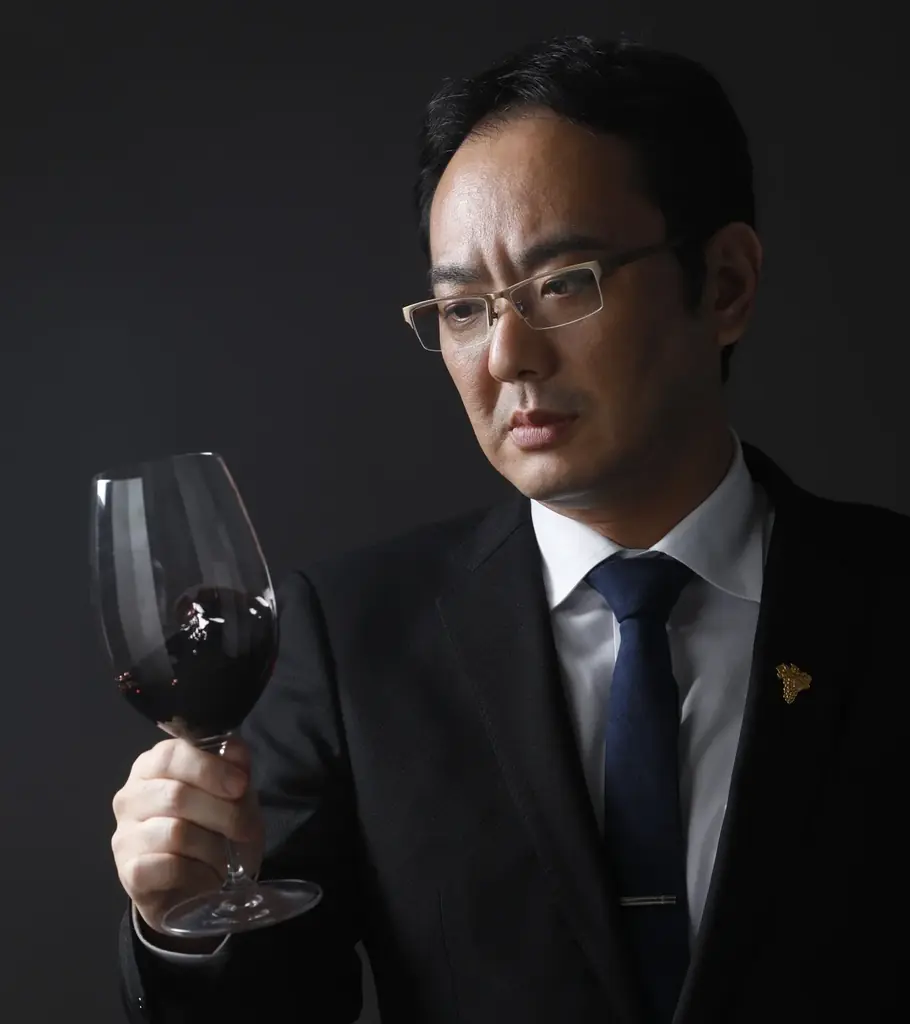 タイパ時代の「ワイン迷子」を救う「縛りのない」サブスク。ソムリエ戸塚尚孝が厳選する“中身非公開”の福袋型ワインセット『Weekend Cellar Set』7月5日発売開始。 画像 3